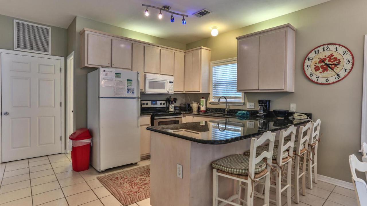 Biglows Bungalow - About A Quarter Mile To Private Neighborhood Beach Access, Pet Friendly, Community Pool Destin Kültér fotó