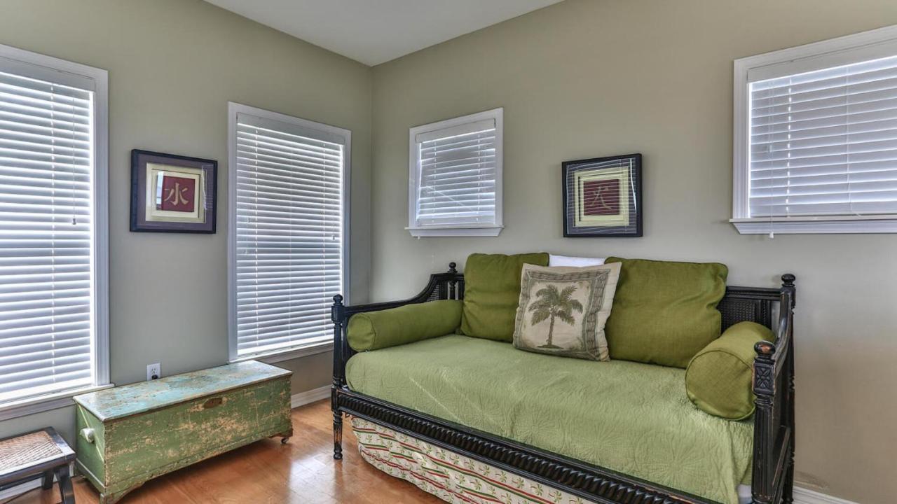 Biglows Bungalow - About A Quarter Mile To Private Neighborhood Beach Access, Pet Friendly, Community Pool Destin Kültér fotó