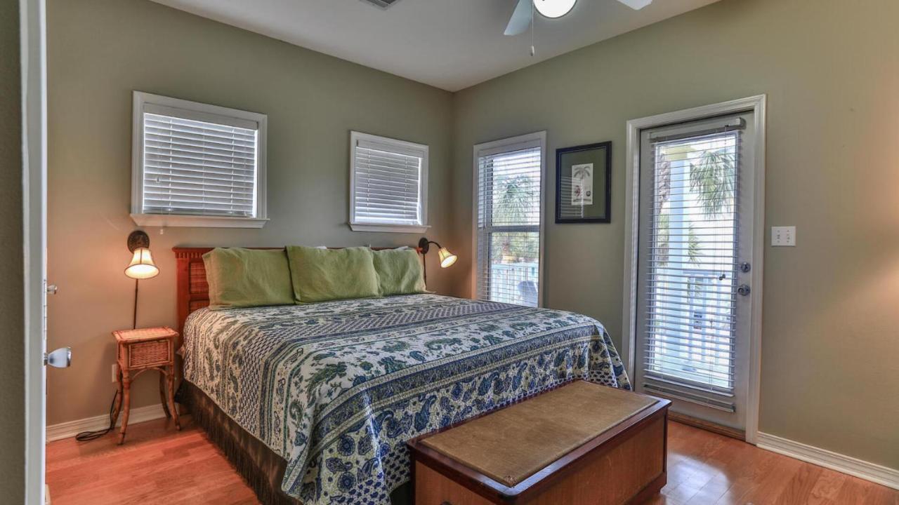 Biglows Bungalow - About A Quarter Mile To Private Neighborhood Beach Access, Pet Friendly, Community Pool Destin Kültér fotó