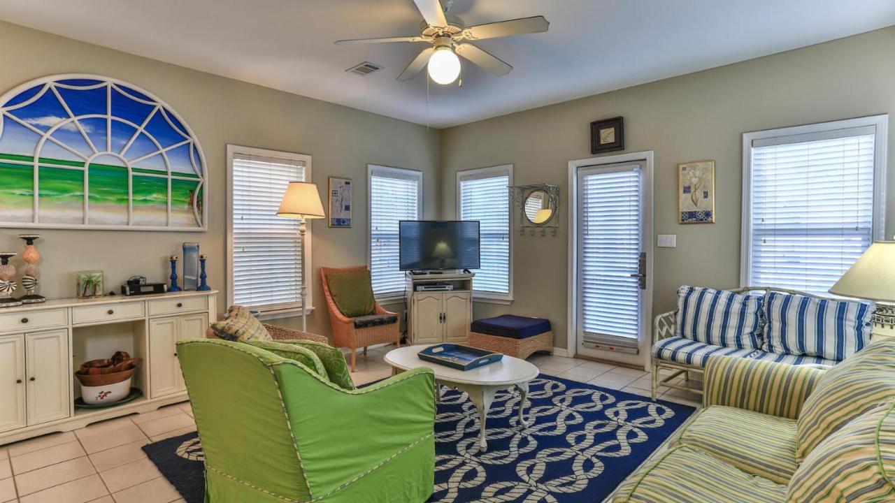 Biglows Bungalow - About A Quarter Mile To Private Neighborhood Beach Access, Pet Friendly, Community Pool Destin Kültér fotó