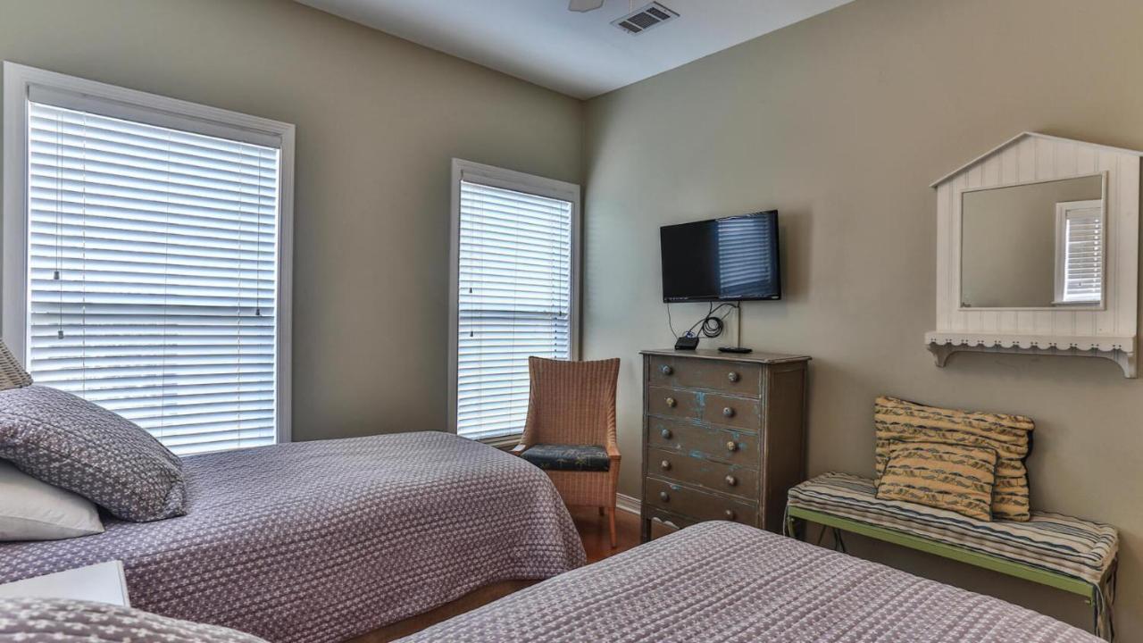 Biglows Bungalow - About A Quarter Mile To Private Neighborhood Beach Access, Pet Friendly, Community Pool Destin Kültér fotó