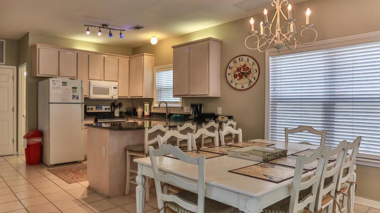 Biglows Bungalow - About A Quarter Mile To Private Neighborhood Beach Access, Pet Friendly, Community Pool Destin Kültér fotó